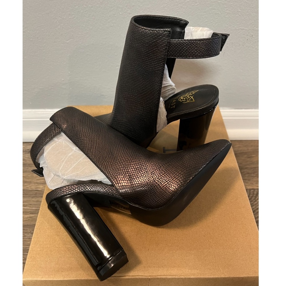 *SALE* NEW Beast Fashion pointed toe ankle booties